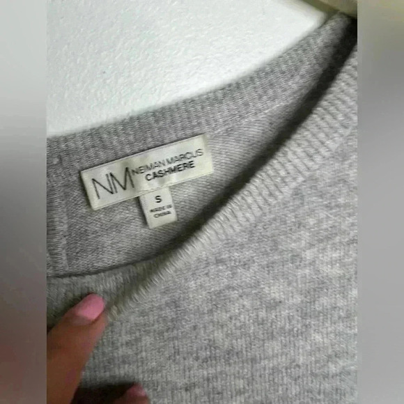 Neiman Marcus 100% Cashmere Color Button Back Sweater Size Small - Picture 3 of 5